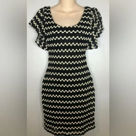 GUESS
Black and White Bodycon Mini Dress - Picture 1 of 10